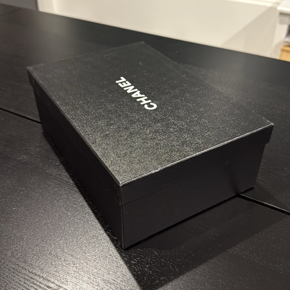 Chanel Gift Display Box - Picture 2 of 9